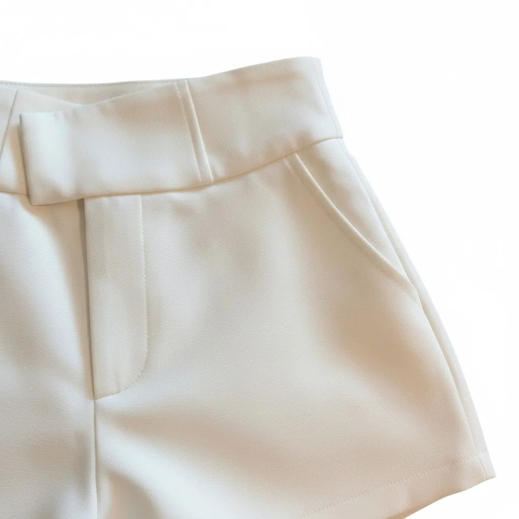 Short old money femme