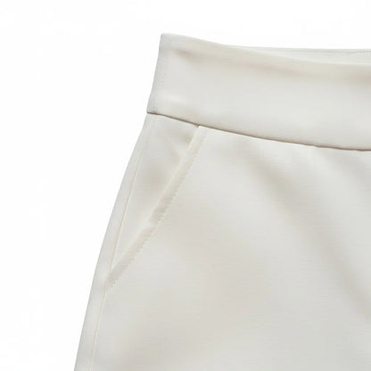 Short old money femme