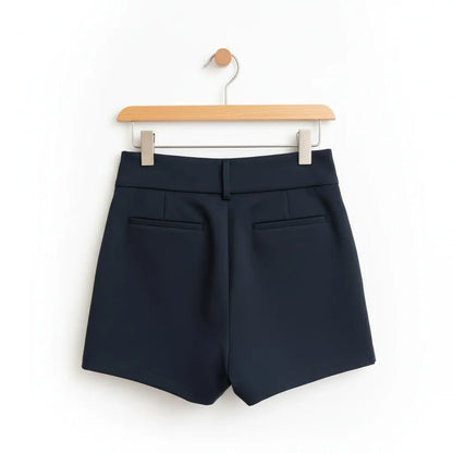 Short old money femme