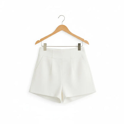 Short old money femme